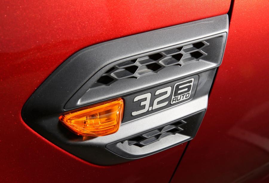 Детали экстерьера Ford Everest Ambiete 2015 года  (AU) (фото 3 из 40)